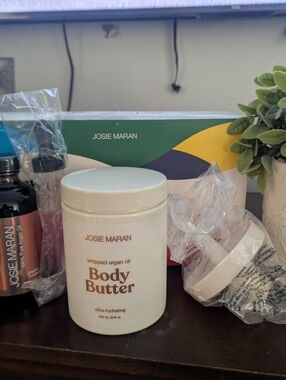 JOSIE MARAN White & Cream Whipped Argan Oil Body Butter